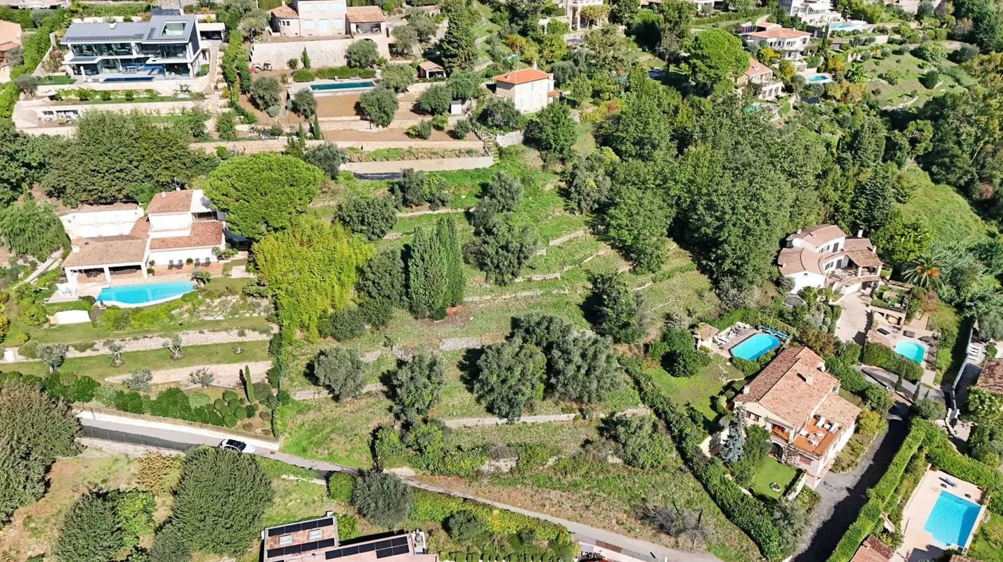 Building plot of 5,389 m² in Vence, aerial view of the area