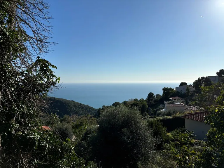 Building plots of 1,600 m² in Saint-Laurent-d’Èze, sea view