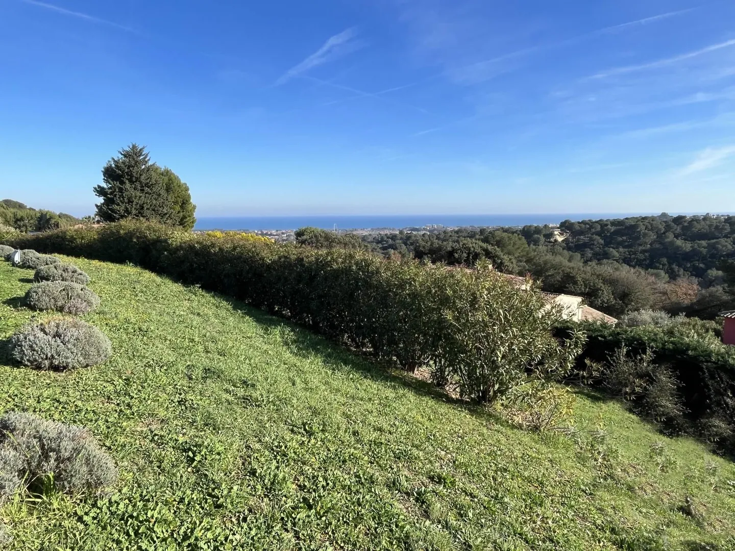 Building plot of 1,800 m² in Biot, sea view