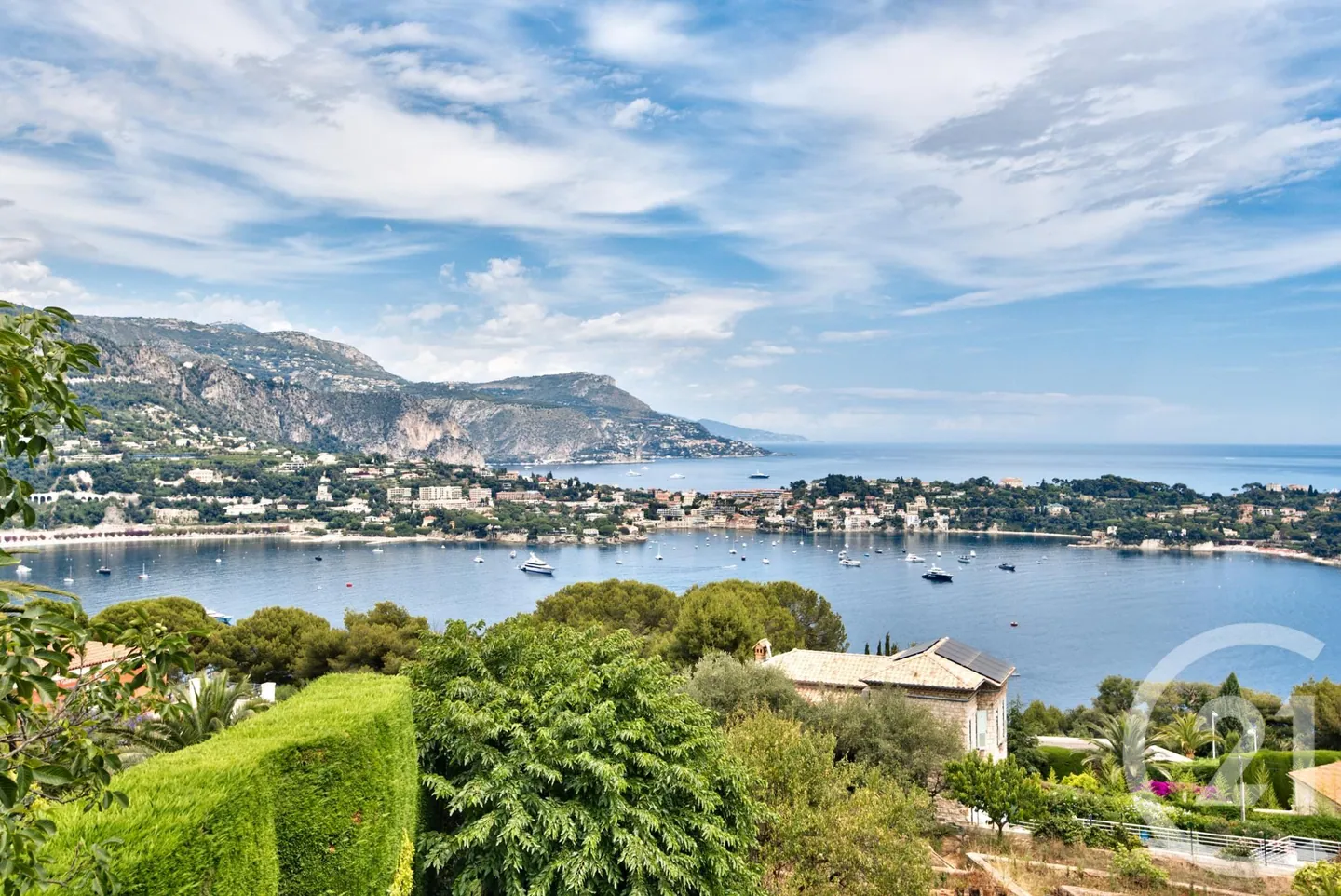 Building plot of 3,008 m² on Mont Boron in Nice, view over the Bay of Villefranche